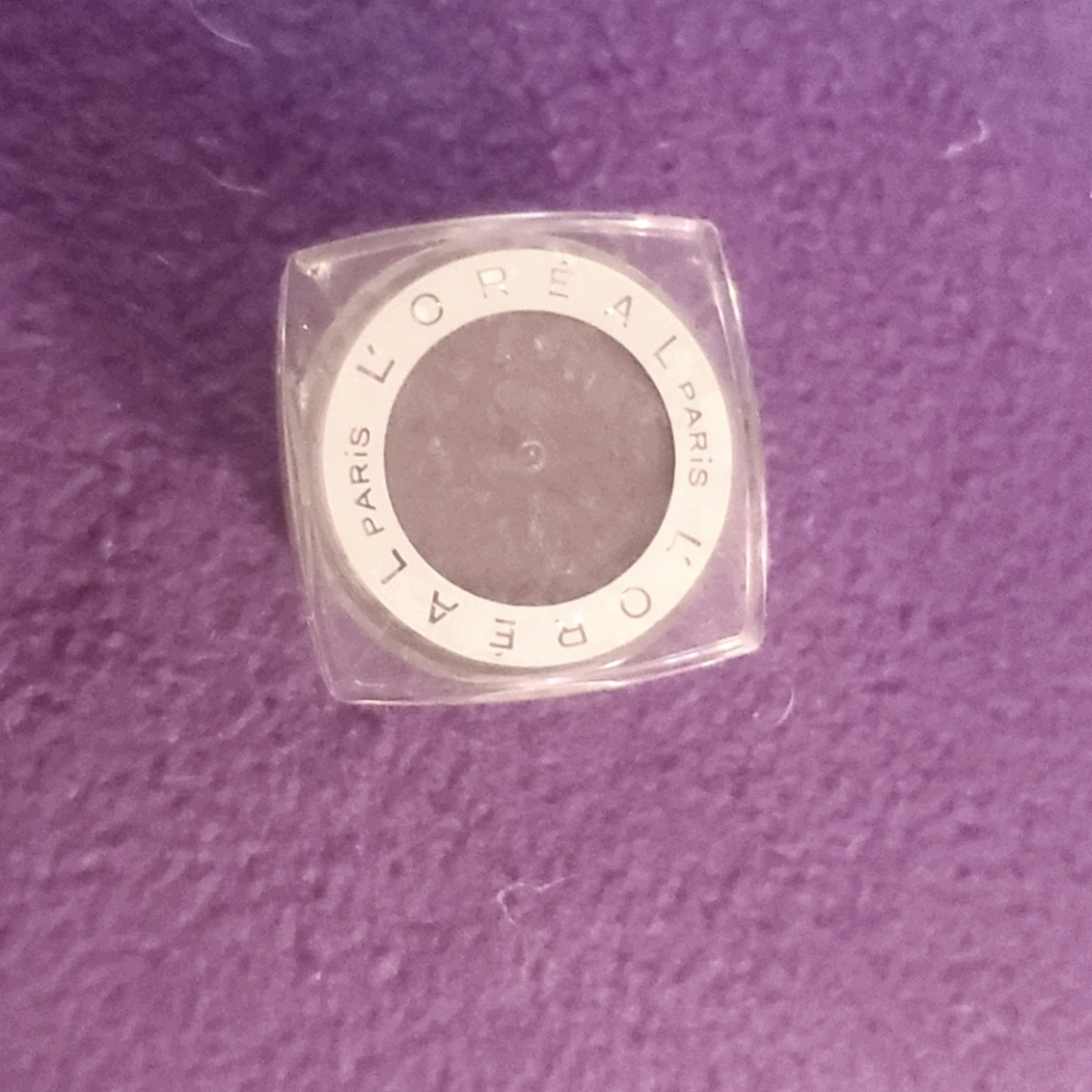Purple powder eye shadow
